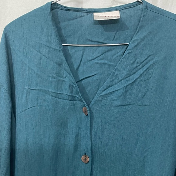 Stylish BLUE Shirt in Size XL
Size XL
Excellent Fabric
Color Blue - Picture 3 of 5